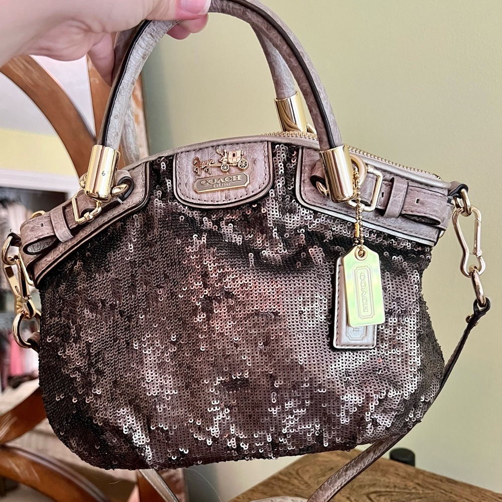 CLOSET CLEAR OUT! MAKE AN OFFER-Coach Sequence crossbody